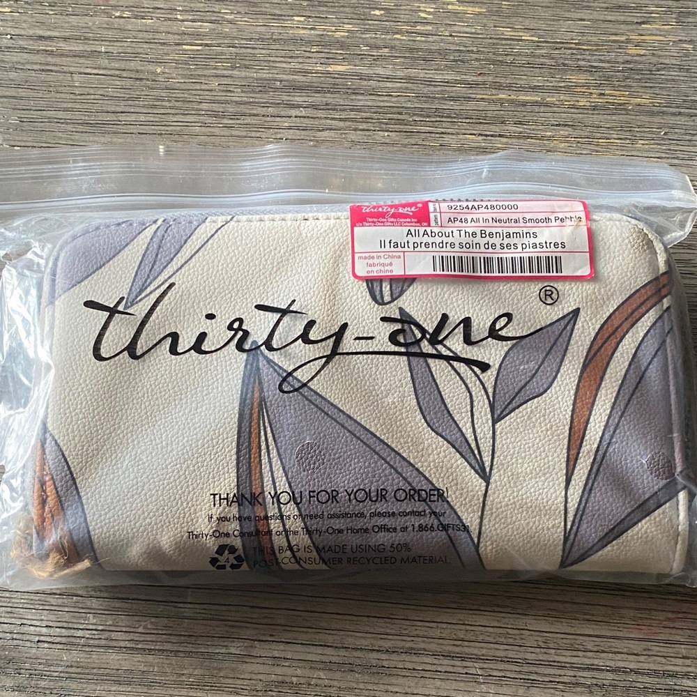 Thirty-One Neutral Leaf Design Pouch Wallet